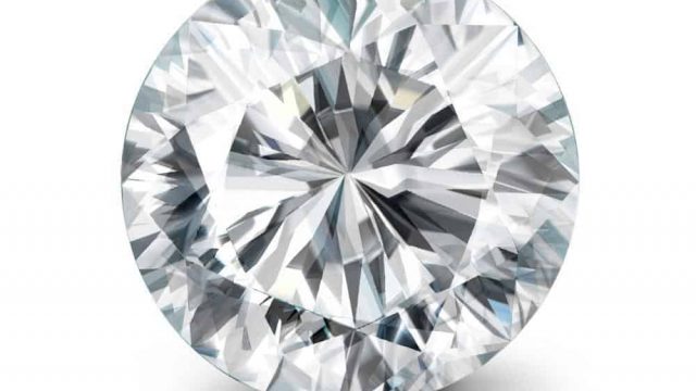 تعرفي على الطريقة الصحيحة لتنظيف الألماس