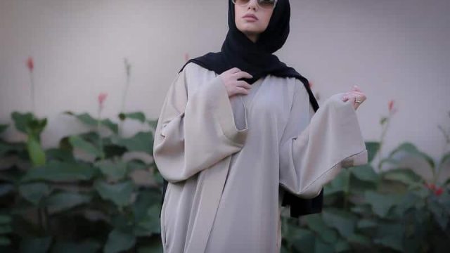 عبايات باللون الفاتح لهذا الصيف 2017