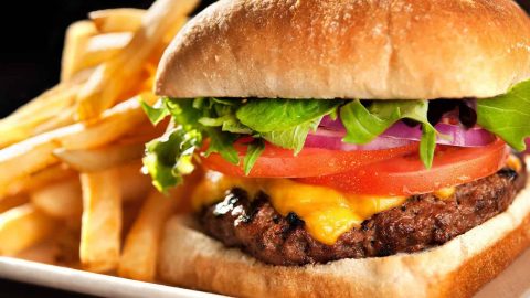 احذري تناول الوجبات السريعة لهذا السبب!