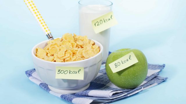 كيف تعرفين عدد السعرات الحرارية في أهم المكونات الغذائية؟