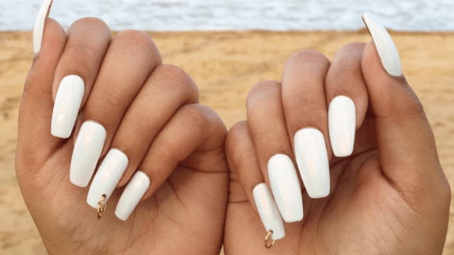 صيحة الأظافر المثقوبة تعود من جديد..هل تجرئين؟