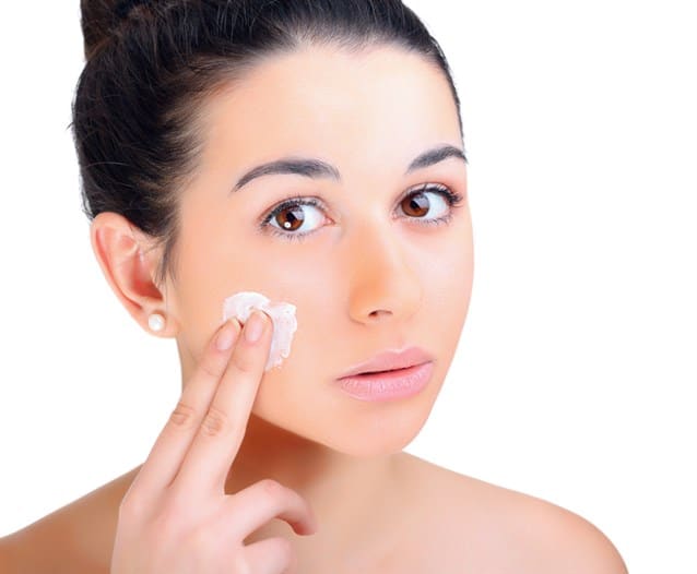 كيف تستخدمين البي بي كريم عوضا عن كريم الأساس؟