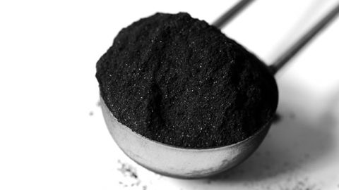 جربي وصفة الفحم النباتي لعلاج القشرة والحد من التساقط