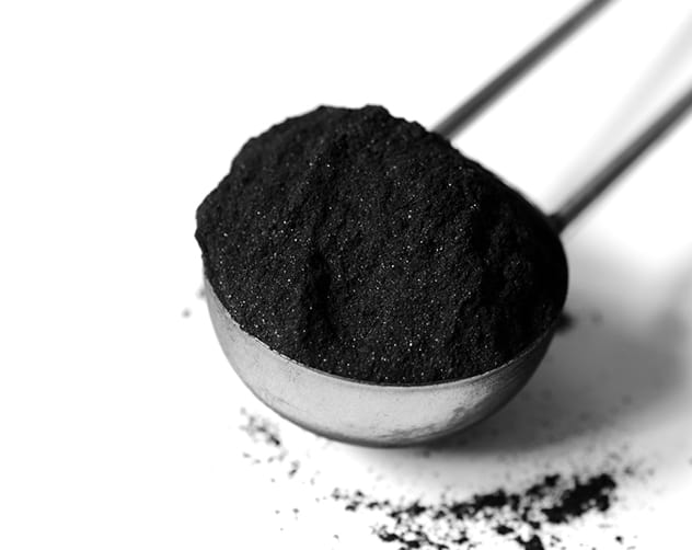 جربي وصفة الفحم النباتي لعلاج القشرة والحد من التساقط