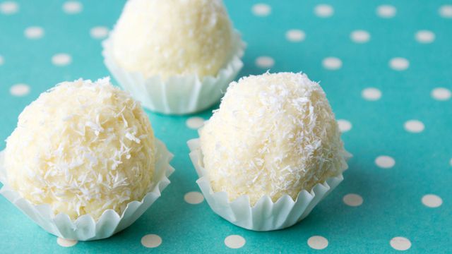 حلى جوز الهند بدون استخدام الفرن أو الثلاجة