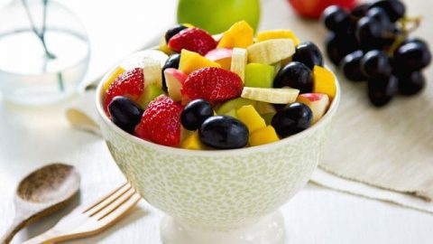 سلطة فواكه لذيذة وسهلة التحضير