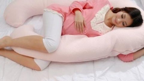 إليك الوضعيات المناسبة للنوم خلال فترة الحمل
