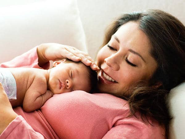 إليك هذه النصائح للاهتمام بمولودك الحديث