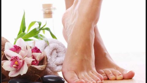 وصفات لعلاج تشقق القدمين