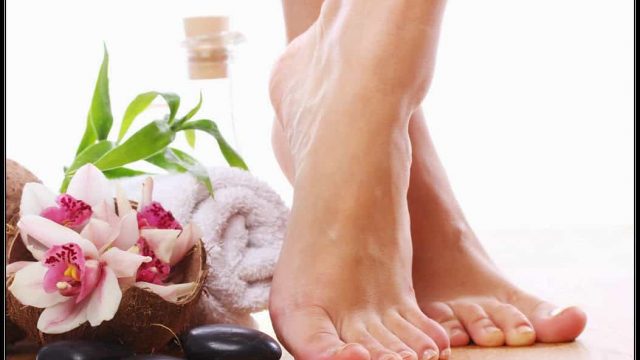 وصفات لعلاج تشقق القدمين