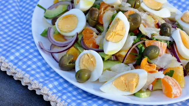 طريقة تجهيز سلطة البيض المسلوق