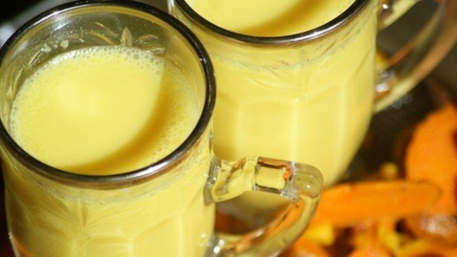 شراب الكركم وحليب اللوز المضاد للالتهابات