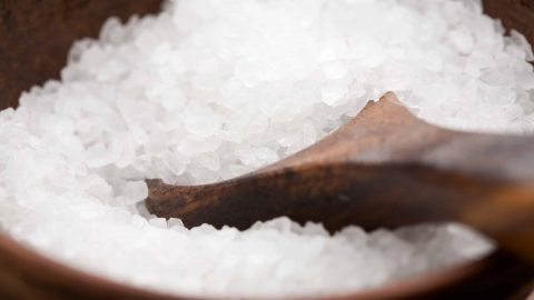 فوائد لاتعرفينها عن ملح البحر