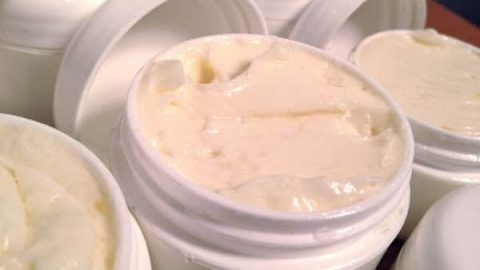 كريم منزلي للحد من التجاعيد حول الفم