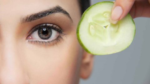 طرق طبيعية لعلاج انتفاخ العينين