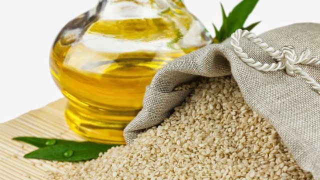 استخدمي خلطة زيت جنين القمح للحصول على بشرة نضرة