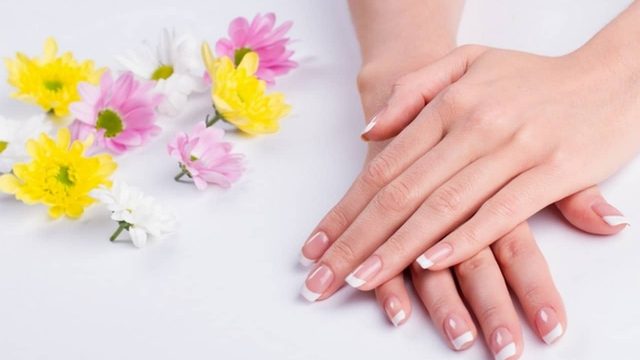 كيف تعتنين بأظافرك وتحفزين نموها بشكل أفضل؟