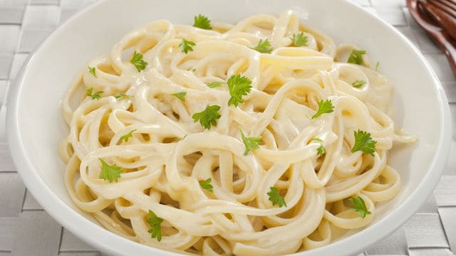 كيف تجهزين الباستا بصلصة الفيتوتشيني