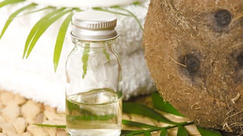 تعلمي معنا كيف يمكنك تقشير بشرتك في المنزل