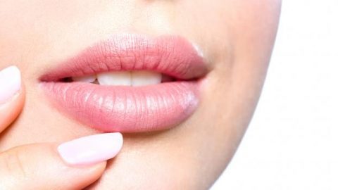 نصائح بسيطة للتمتع بشفاه جذابة