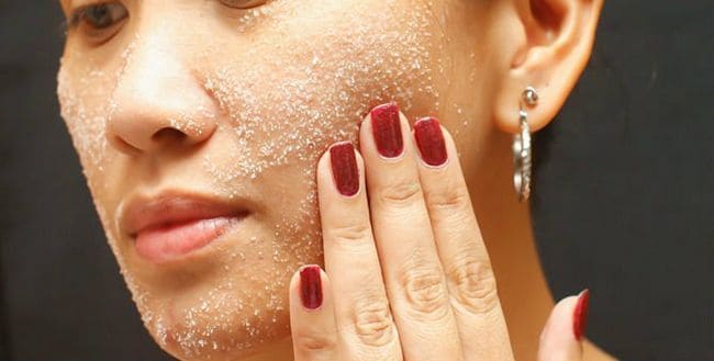 3 مقشرات طبيعية للوجه واليدين والجسم