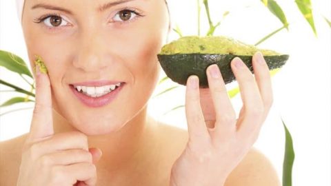 احصلي على الترطيب المثالي باستخدام قناع الأفوكادو