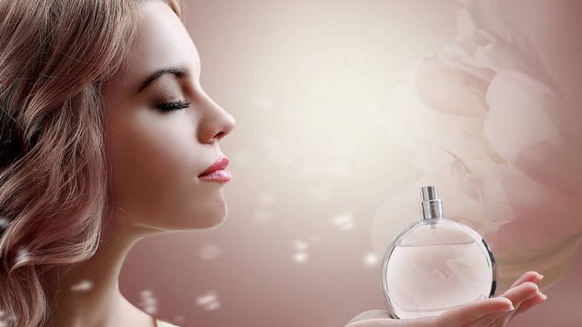 تجنبي هذه الأخطاء عند وضعك للعطور