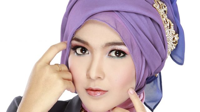 أخطاء شائعة تضر شعر المحجبات