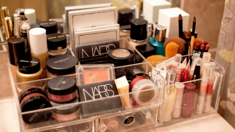 تجنبي استخدام أدوات التجميل في هذه الحالات