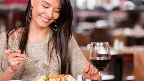 ما هي أفضل الأوقات لتناول الطعام؟