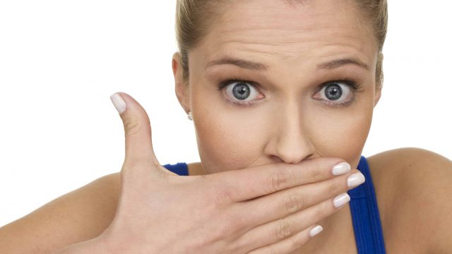 أهم الطرق للتخلص من رائحة الفم الكريهة