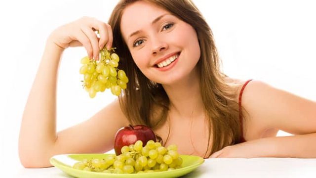 تعرفي على أهم فوائد العنب الصحية والجمالية