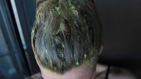 استعملي الأفوكادو للعناية بالأطراف المتقصفة