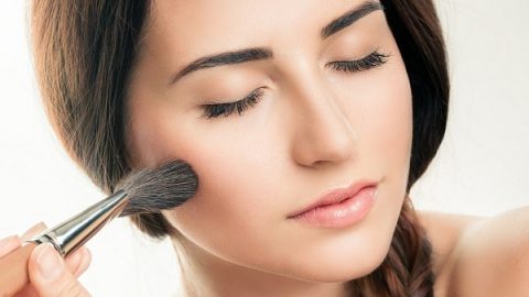 كيف تختارين درجات البلاش بحسب لون أحمر شفاهك؟