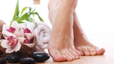 إليك هذه النصائح والحلول للتخلص من الرائحة الكريهة في القدمين