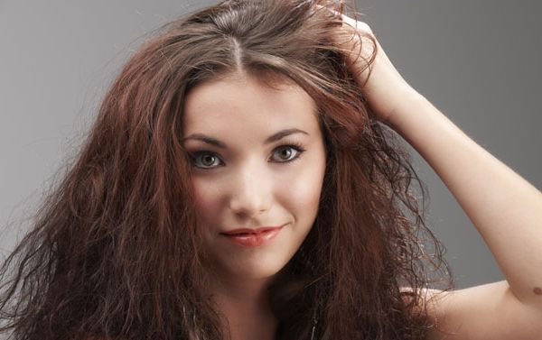 نصائح ووصفات لصاحبات الشعر الجاف والمتقصف