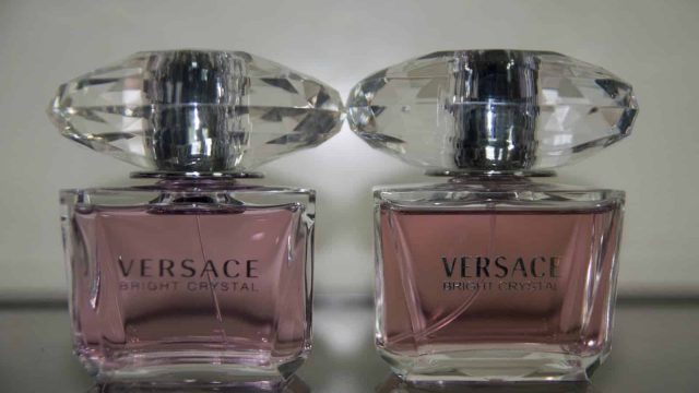 نصائح بسيطة للتمييز بين العطر الأصلي والمقلد