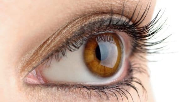 اتبعي هذه النصائح إن كنتِ تعانين من المياه الزرقاء في العينين