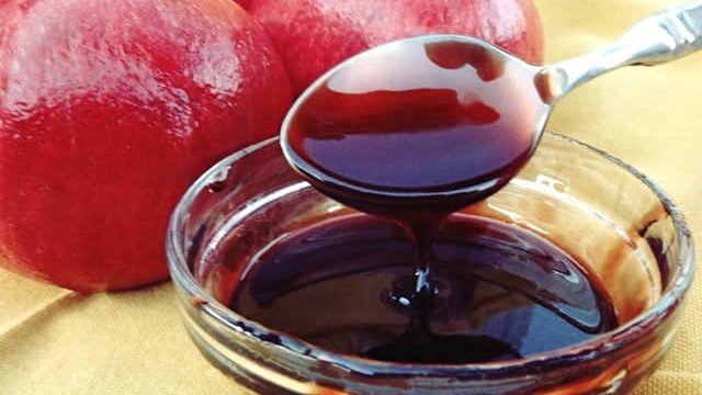 تعرفي على فوائد دبس الرمان