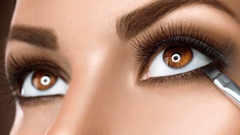 حيل سحرية للحصول على كحل ثابت طوال اليوم