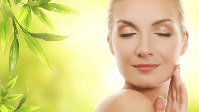 خلطات الشاي الأخضر لعلاج حب الشباب