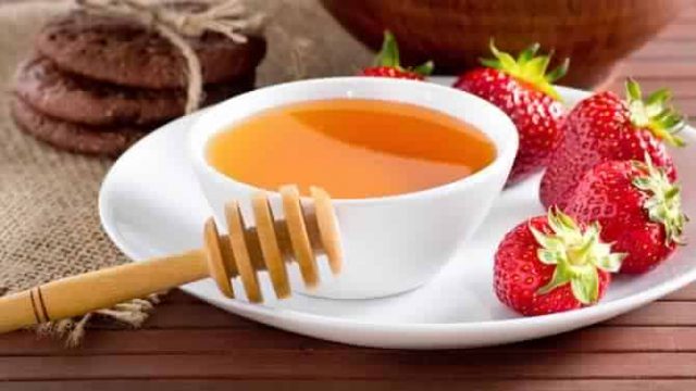 قناع الفراولة و الليمون لتفتيح البشرة