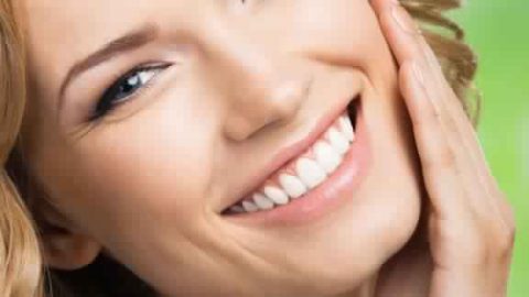 وصفة الأعشاب لتنظيف البشرة الدهنية بعمق