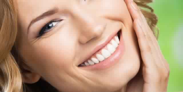 وصفة الأعشاب لتنظيف البشرة الدهنية بعمق