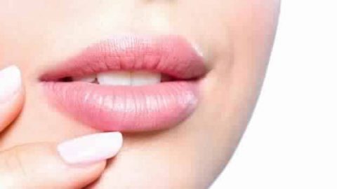 7 نصائح للحصول على شفاه جذابة وجميلة