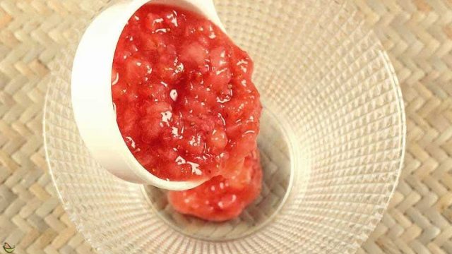 جربي أقنعة الفراولة والحليب لبشرة نضرة وناعمة