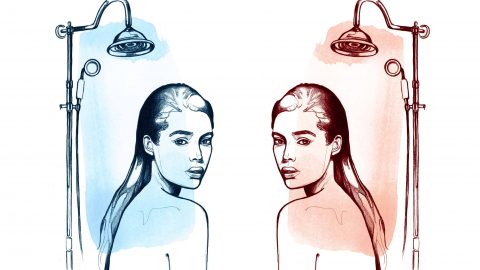 ما هو الأفضل لغسل شعرك.. الماء الساخن أم البارد؟