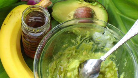 ماسك الأفوكادو الموز لعلاج الشعر التالف