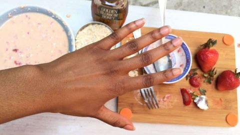 اصنعي كريم طبيعي بنفسك لترطيب اليدين