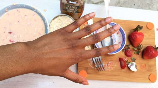 اصنعي كريم طبيعي بنفسك لترطيب اليدين